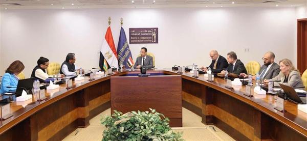 وزير الاتصالات يبحث مع سفير الهند زيادة الاستثمارات في التعهيد وتوطين الإلكترونيات